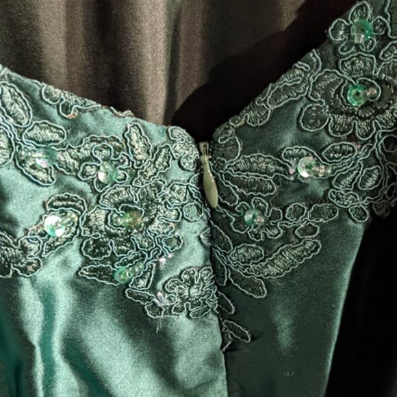 Emerald Green Sequined Beaded A-Line Ball Gown Prom Dress Open Back, NWOT - Picture 7 of 9